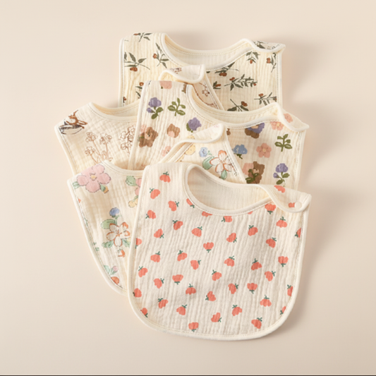 Baby bibs met pastel achtergrond